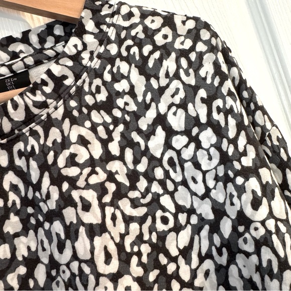 Tahari Black & White Animal Print Long Sleeve Top Size L - Picture 3 of 5